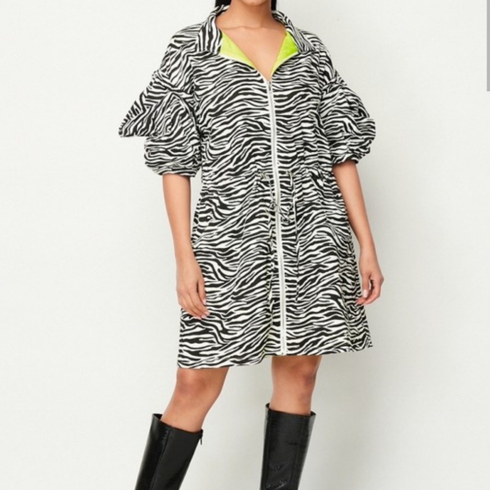 Zebra style zipped dress